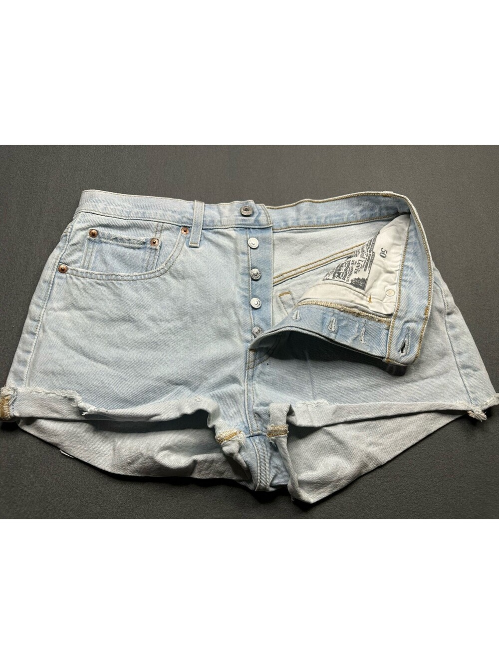 Levis 501 Women’s Button Fly Light Wash Shorts Size 30